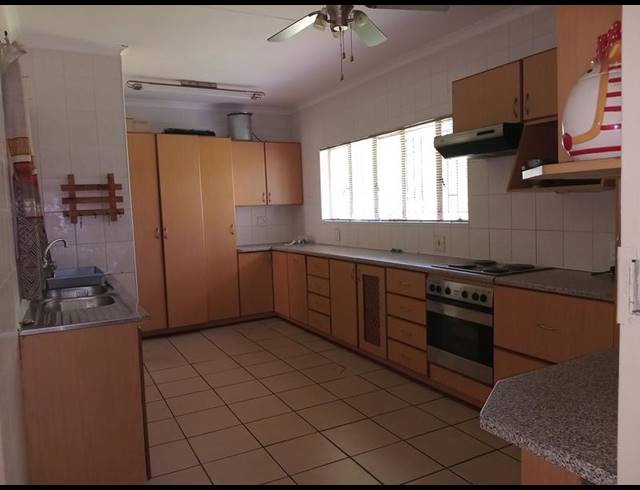 5 BEDROOM HOUSE FOR SALE IN VANDERBIJLPARK SE 6